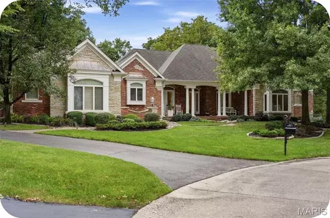 17712 Sugarberry Ct, Chesterfield, MO 63005