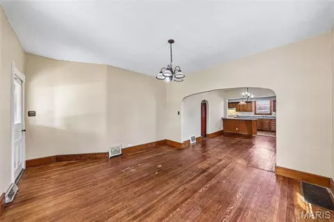 Living - 509 E 4th North St, Mount Olive, IL 62069 photo 2 of 3