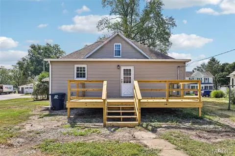 Exterior - 509 E 4th North St, Mount Olive, IL 62069 photo 4 of 6
