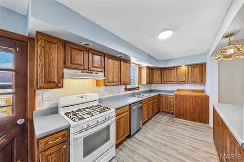 Kitchen - 509 E 4th North St, Mount Olive, IL 62069 photo 2 of 5