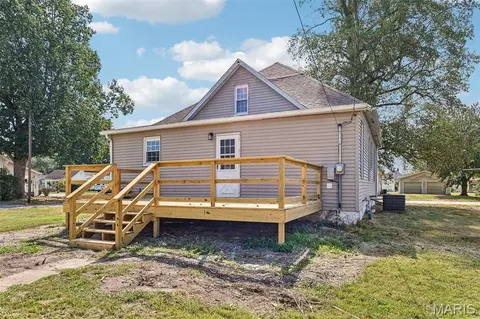 Exterior - 509 E 4th North St, Mount Olive, IL 62069 photo 3 of 6