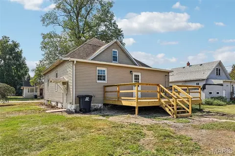 Exterior - 509 E 4th North St, Mount Olive, IL 62069 photo 5 of 6