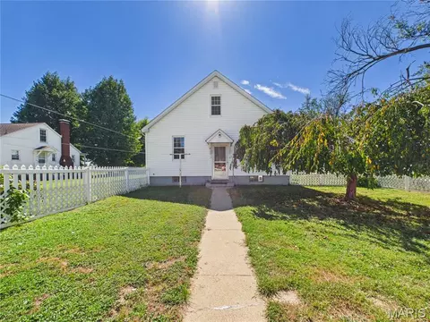 Exterior - 901 E Main St, Steeleville, IL 62288 photo 8 of 11