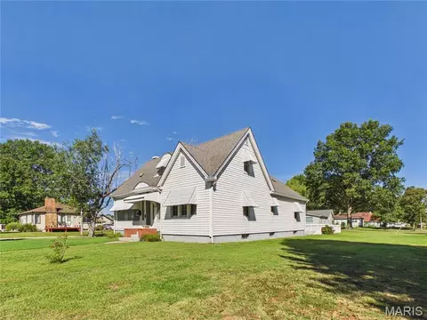 Exterior - 901 E Main St, Steeleville, IL 62288 photo 3 of 11