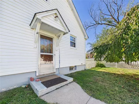 Exterior - 901 E Main St, Steeleville, IL 62288 photo 6 of 11