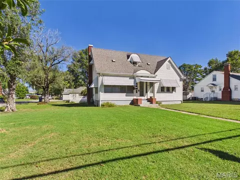 Exterior - 901 E Main St, Steeleville, IL 62288 photo 2 of 11