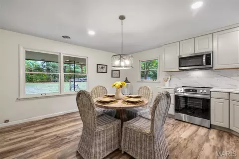 Dining - 3835 Highway C, Leslie, MO 63056 photo 2 of 2
