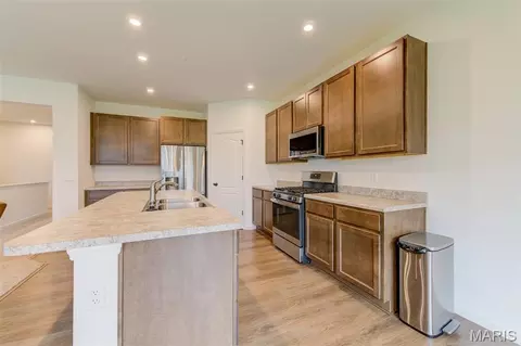 Kitchen - 327 Dalriada Blvd, O'fallon, MO 63368 photo 2 of 2