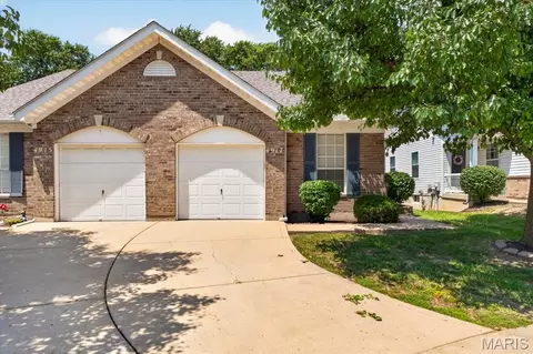 4917 Hurstborough Ct, Hazelwood, MO 63042