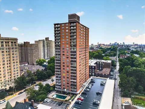 4466 W Pine Blvd #8C, Saint Louis, MO 63108