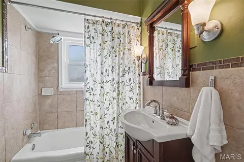 Bath - 202 Cherry St, Wright City, MO 63390 photo 1 of 1