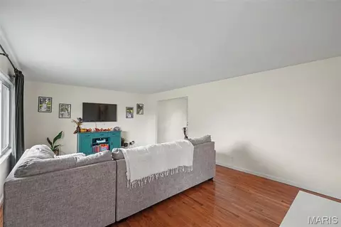 Living - 202 Cherry St, Wright City, MO 63390 photo 2 of 3