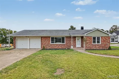 202 Cherry St, Wright City, MO 63390