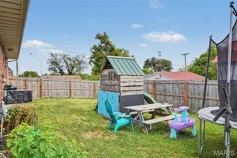 Exterior - 202 Cherry St, Wright City, MO 63390 photo 3 of 6