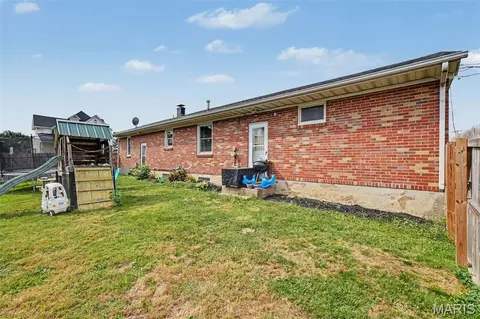 Exterior - 202 Cherry St, Wright City, MO 63390 photo 5 of 6