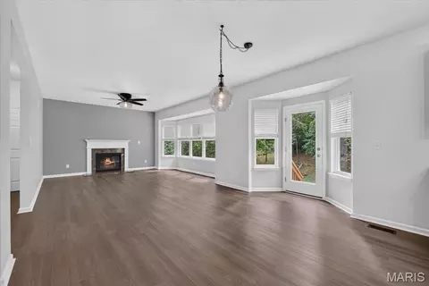 Living - 1151 Maywood Dr, Eureka, MO 63025 photo 2 of 5