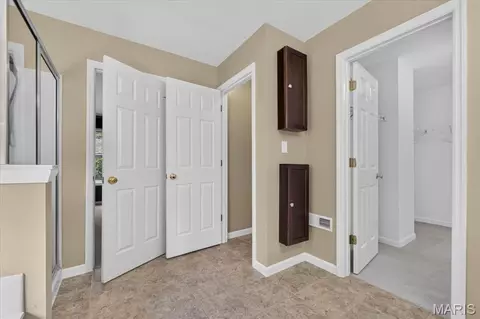 Entry Way - 1151 Maywood Dr, Eureka, MO 63025 photo 12 of 13