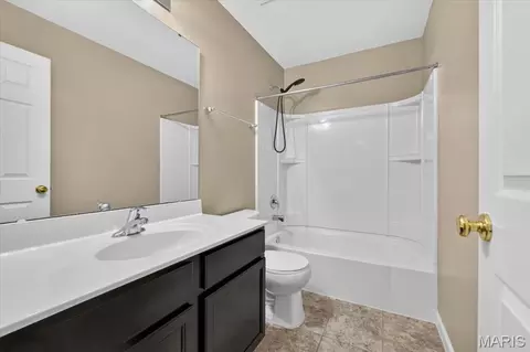Bath - 1151 Maywood Dr, Eureka, MO 63025 photo 2 of 5