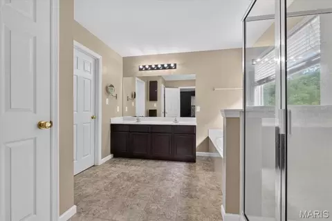 Bath - 1151 Maywood Dr, Eureka, MO 63025 photo 3 of 5