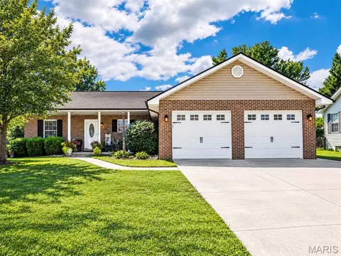 9919 Debentroy St, Lebanon, IL 62254