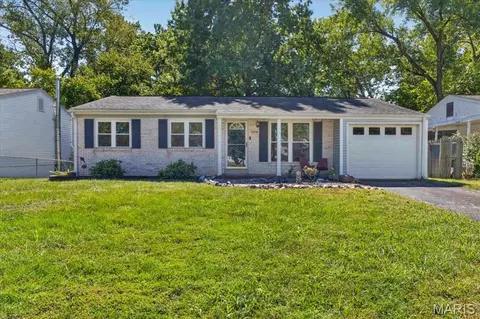 11974 Brookmont Dr, Maryland Heights, MO 63043