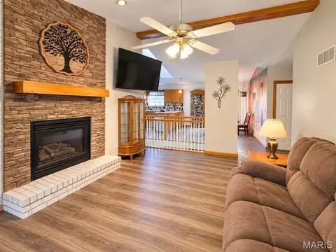 Living - 720-722 Brittany Ct, Waterloo, IL 62298 photo 1 of 2