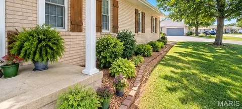Exterior - 720-722 Brittany Ct, Waterloo, IL 62298 photo 2 of 4