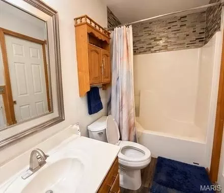 Bath - 720-722 Brittany Ct, Waterloo, IL 62298 photo 3 of 5
