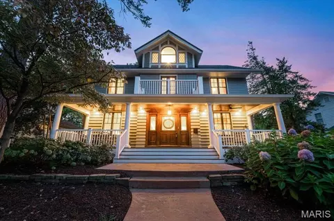 331 S Gore Ave, Webster Groves, MO 63119