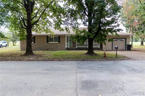 412 N Louise Ave, Saint James, MO 65559
