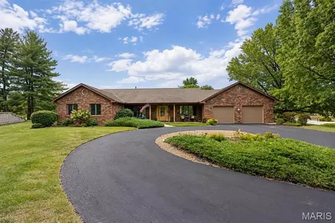 3 Foxmoor, Lebanon, IL 62254