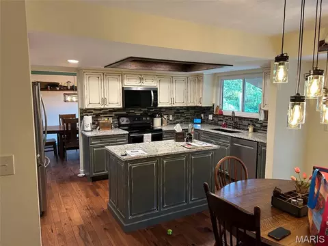 Kitchen - 4 Tinsmith Ct, O'fallon, MO 63366 photo 3 of 3