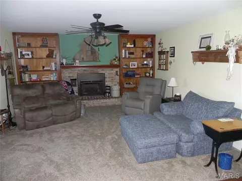 Living - 4 Tinsmith Ct, O'fallon, MO 63366 photo 3 of 5