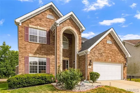 10 Ashbury Crossing Ct, Florissant, MO 63034