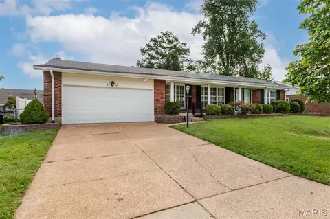 4126 Concord Oaks Dr, Saint Louis, MO 63128