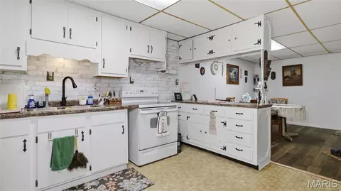 Kitchen - 1804 Bluebird Rd, Cabool, MO 65689 photo 1 of 5
