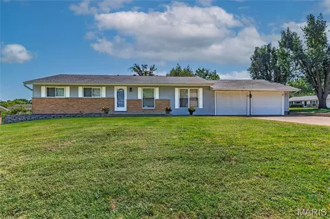 4322 Heinle Dr, Saint Louis, MO 63129