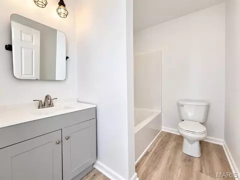 Bath - 519 N Section St, Hannibal, MO 63401 photo 2 of 2