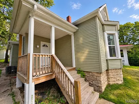 Exterior - 519 N Section St, Hannibal, MO 63401 photo 2 of 5