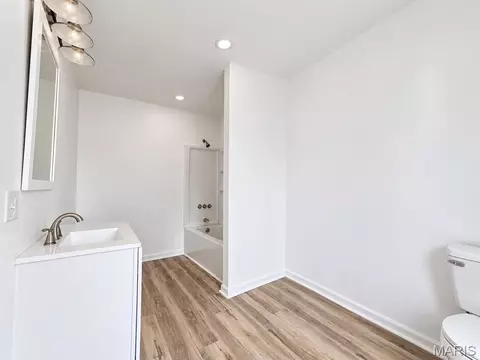 Bath - 519 N Section St, Hannibal, MO 63401 photo 1 of 2