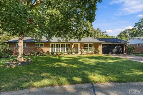 1517 Rue Renee Dr, Warson Woods, MO 63122