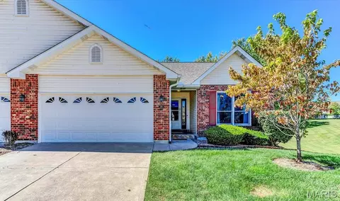 18 Country Bluff Ct, Saint Charles, MO 63301