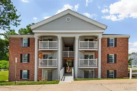 1961 Marine Terrace Dr #L, Saint Louis, MO 63146