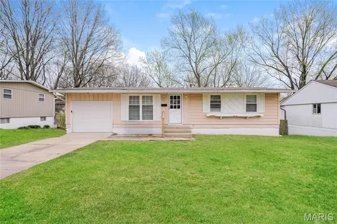 9411 Farley, Kansas City, MO 64138