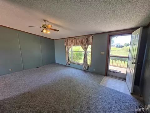 Living - 31718 Casino Dr, Canton, MO 63435 photo 6 of 7