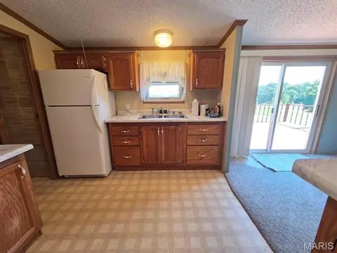 Kitchen - 31718 Casino Dr, Canton, MO 63435 photo 4 of 4