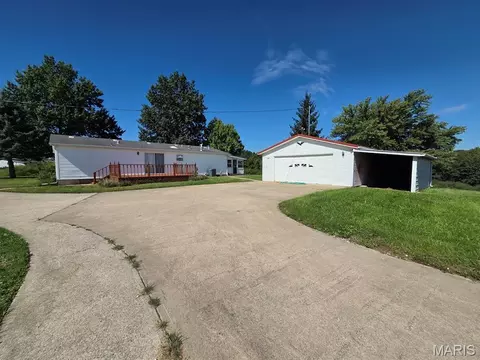 Exterior - 31718 Casino Dr, Canton, MO 63435 photo 2 of 8