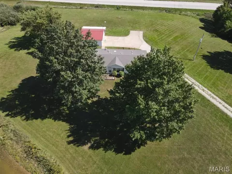 Exterior - 31718 Casino Dr, Canton, MO 63435 photo 6 of 8