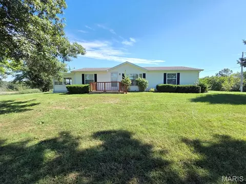 Exterior - 31718 Casino Dr, Canton, MO 63435 photo 1 of 8