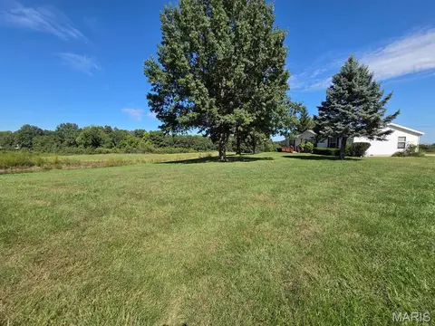 Exterior - 31718 Casino Dr, Canton, MO 63435 photo 5 of 8